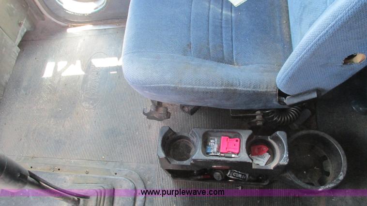 image for item J8546 1998 Peterbilt 377 semi truck