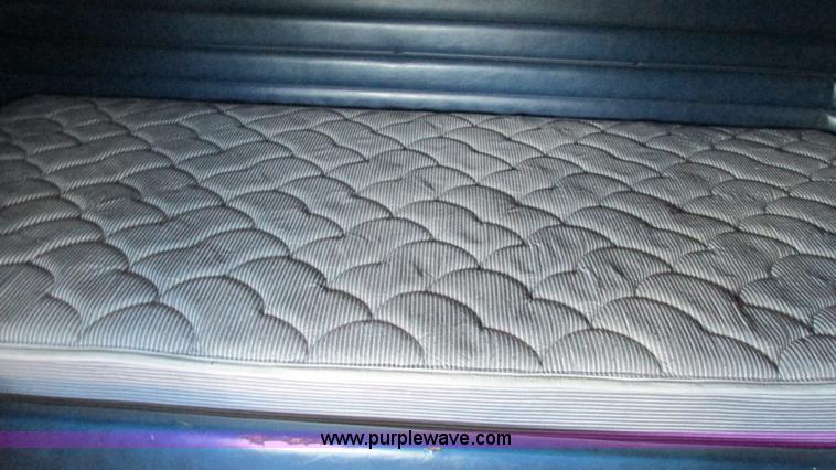 image for item J8546 1998 Peterbilt 377 semi truck