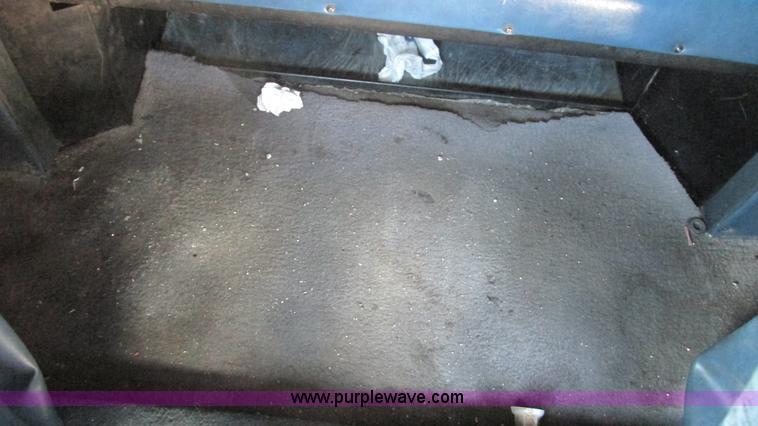 image for item J8546 1998 Peterbilt 377 semi truck