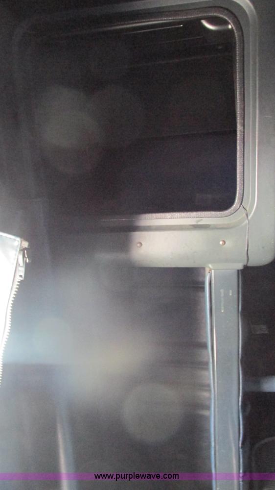 image for item J8546 1998 Peterbilt 377 semi truck