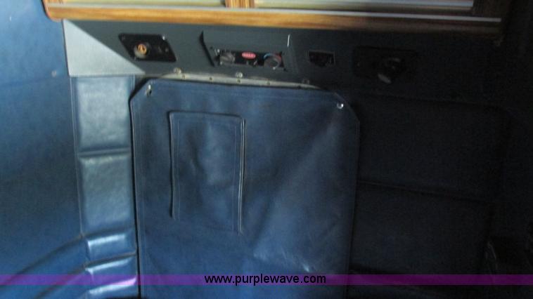 image for item J8546 1998 Peterbilt 377 semi truck