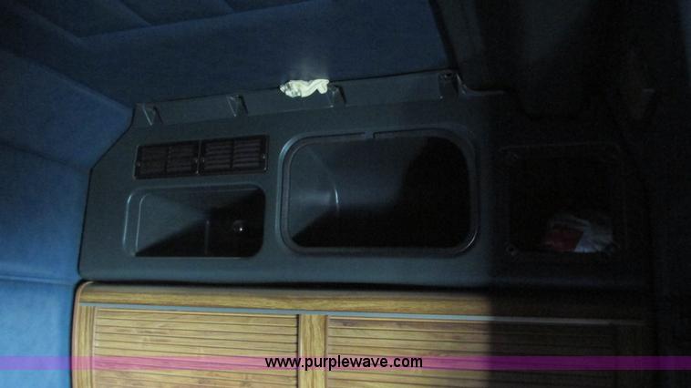 image for item J8546 1998 Peterbilt 377 semi truck