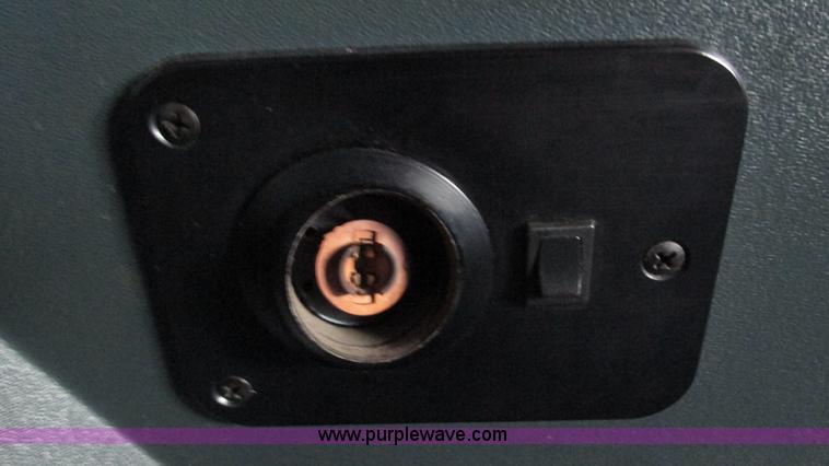 image for item J8546 1998 Peterbilt 377 semi truck