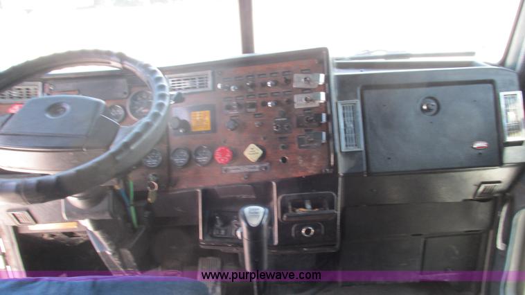 image for item J8546 1998 Peterbilt 377 semi truck