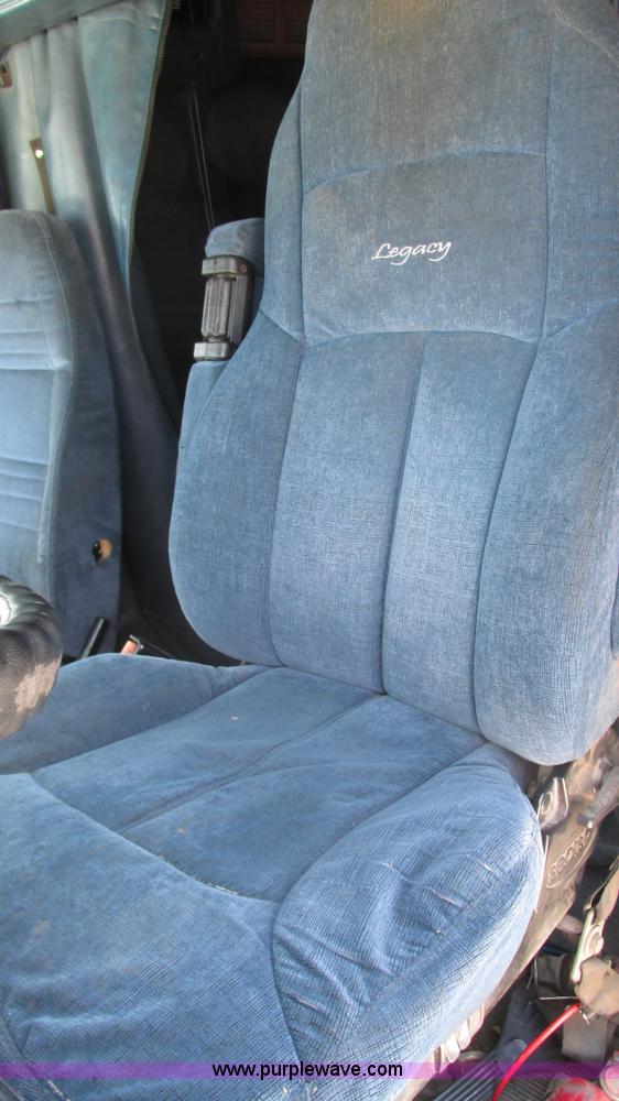 image for item J8546 1998 Peterbilt 377 semi truck