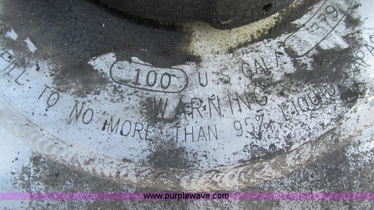 image for item J8547 2006 Freightliner Columbia semi truck