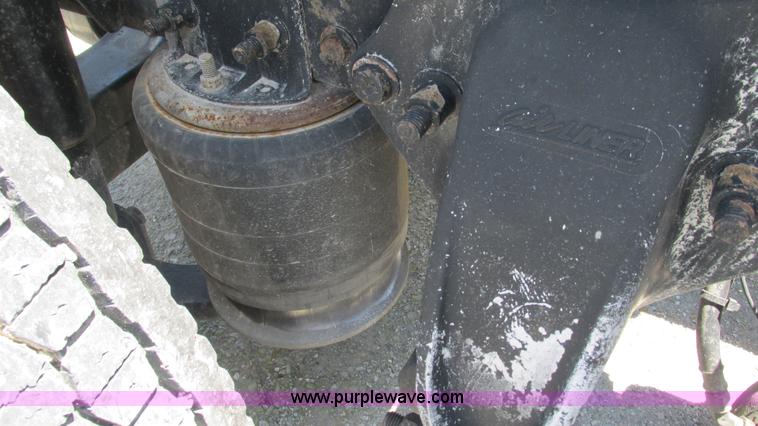 image for item J8547 2006 Freightliner Columbia semi truck