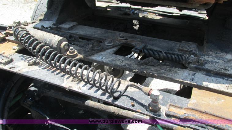 image for item J8547 2006 Freightliner Columbia semi truck