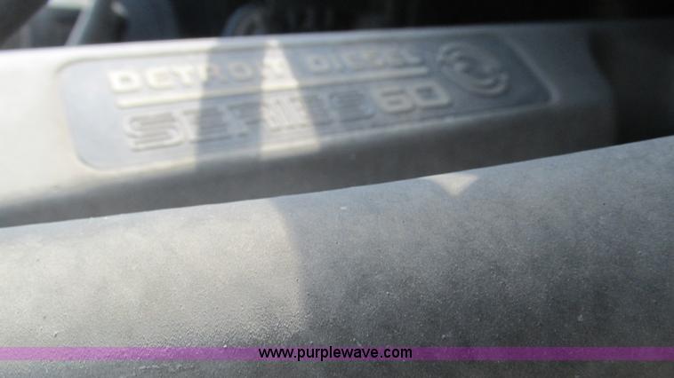 image for item J8547 2006 Freightliner Columbia semi truck