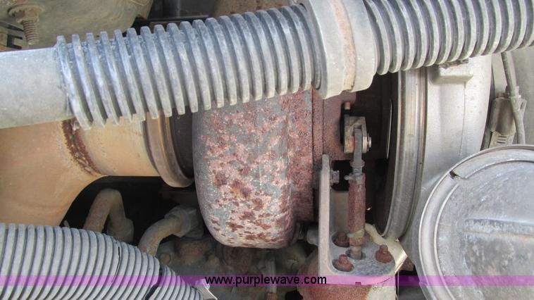 image for item J8547 2006 Freightliner Columbia semi truck