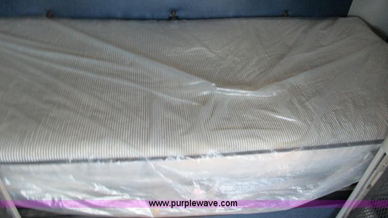 image for item J8547 2006 Freightliner Columbia semi truck