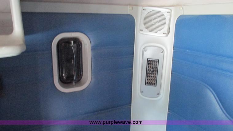 image for item J8547 2006 Freightliner Columbia semi truck