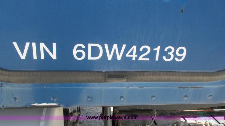 image for item J8547 2006 Freightliner Columbia semi truck