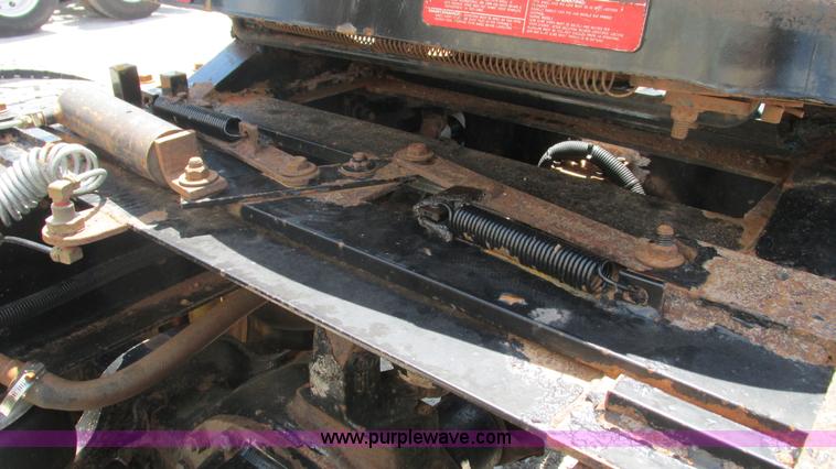 image for item J8548 1999 Kenworth T800 semi truck