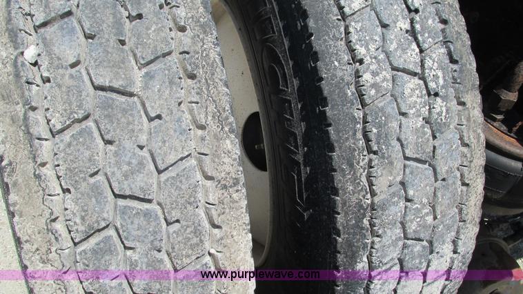 image for item J8548 1999 Kenworth T800 semi truck