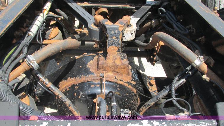 image for item J8548 1999 Kenworth T800 semi truck