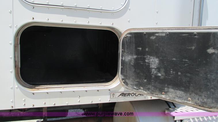 image for item J8548 1999 Kenworth T800 semi truck