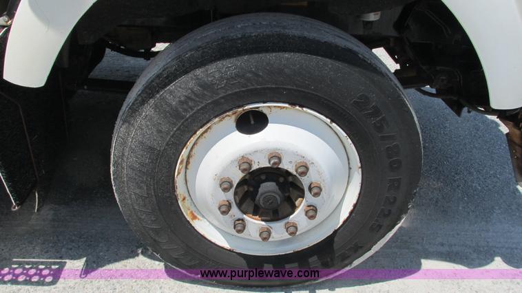 image for item J8548 1999 Kenworth T800 semi truck