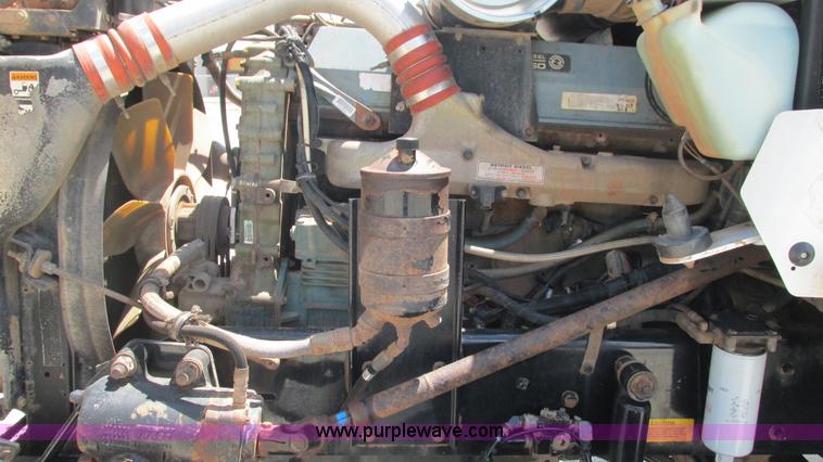 image for item J8548 1999 Kenworth T800 semi truck