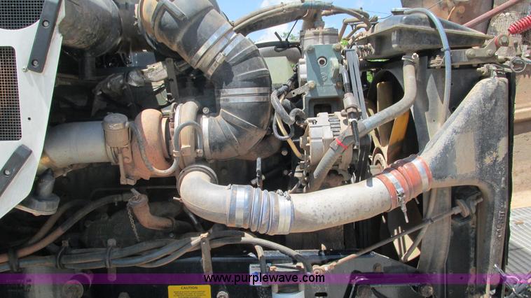 image for item J8548 1999 Kenworth T800 semi truck