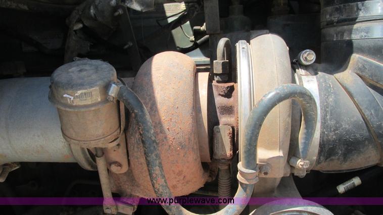 image for item J8548 1999 Kenworth T800 semi truck