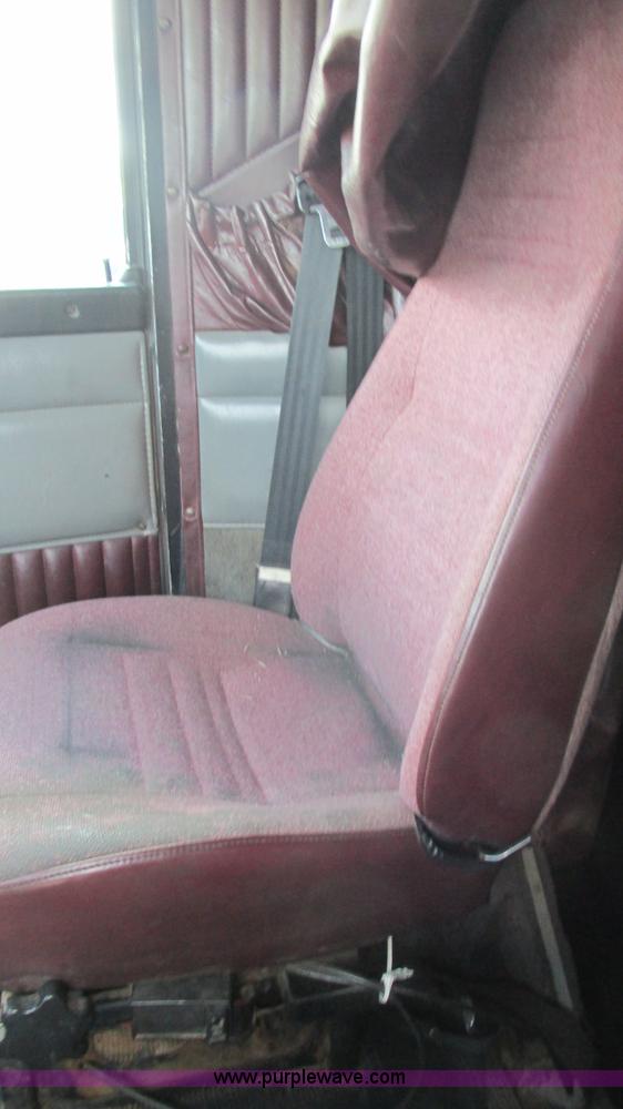 image for item J8548 1999 Kenworth T800 semi truck