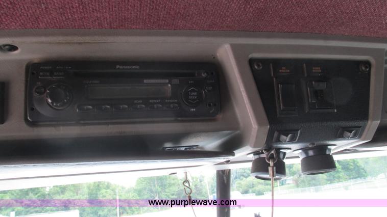 image for item J8548 1999 Kenworth T800 semi truck