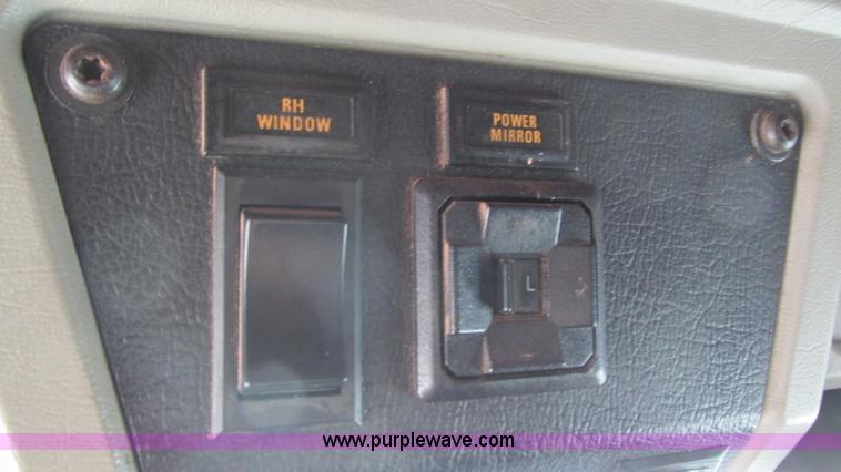 image for item J8548 1999 Kenworth T800 semi truck