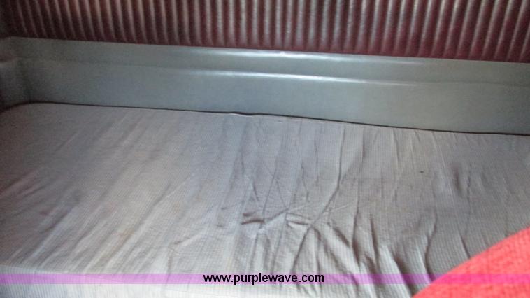 image for item J8548 1999 Kenworth T800 semi truck