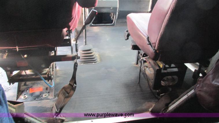 image for item J8548 1999 Kenworth T800 semi truck