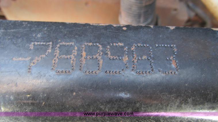 image for item J8548 1999 Kenworth T800 semi truck