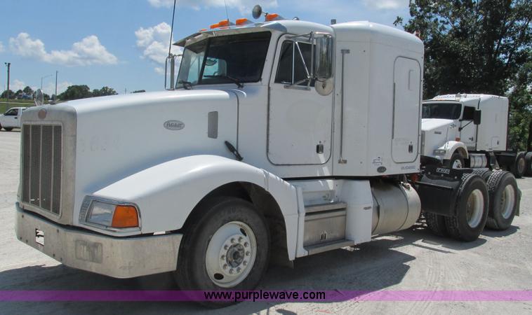 image for item J8549 1999 Peterbilt 377 semi truck