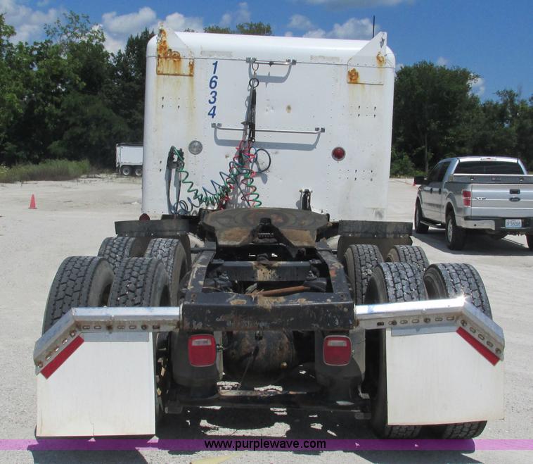 image for item J8549 1999 Peterbilt 377 semi truck