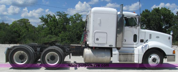 image for item J8549 1999 Peterbilt 377 semi truck