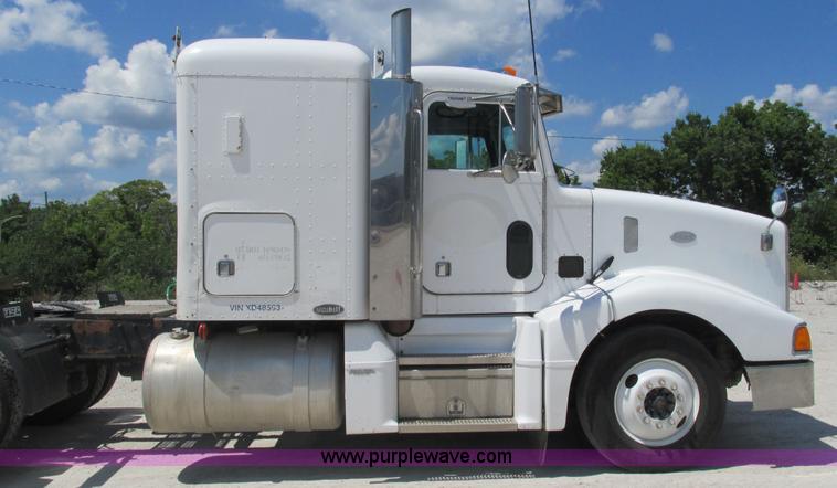 image for item J8549 1999 Peterbilt 377 semi truck