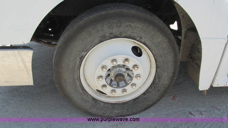 image for item J8549 1999 Peterbilt 377 semi truck