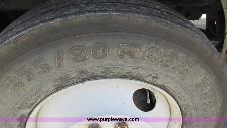 image for item J8549 1999 Peterbilt 377 semi truck