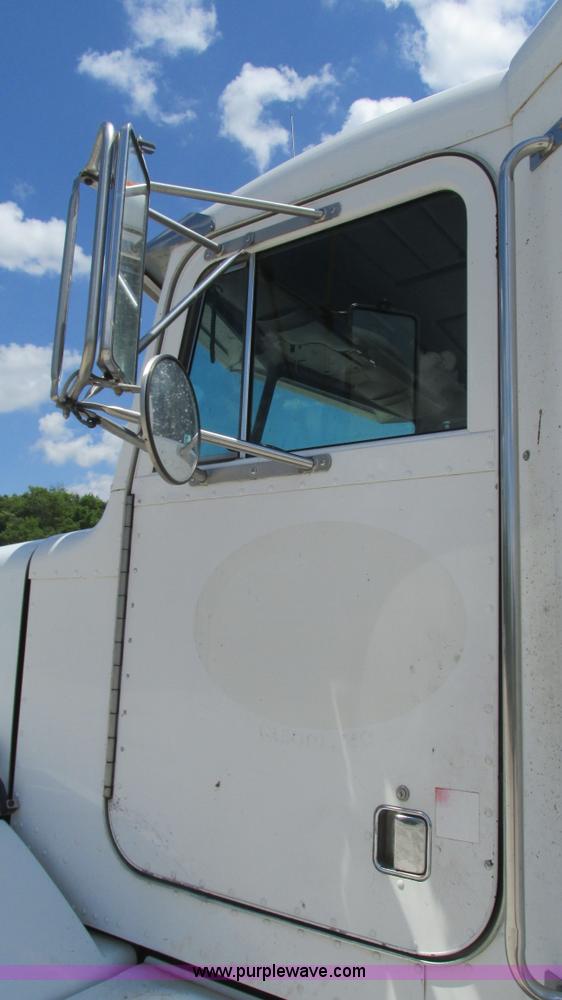 image for item J8549 1999 Peterbilt 377 semi truck
