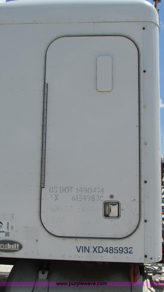 image for item J8549 1999 Peterbilt 377 semi truck