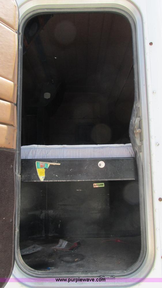 image for item J8549 1999 Peterbilt 377 semi truck