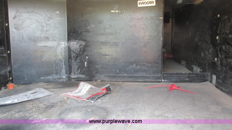 image for item J8549 1999 Peterbilt 377 semi truck