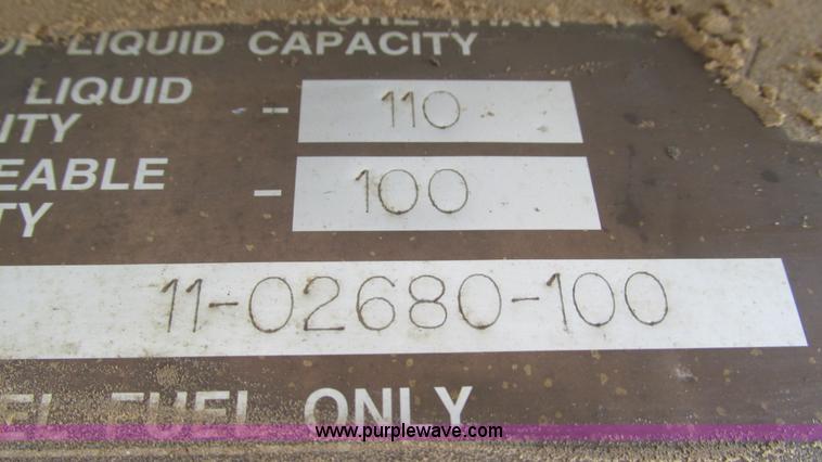 image for item J8549 1999 Peterbilt 377 semi truck