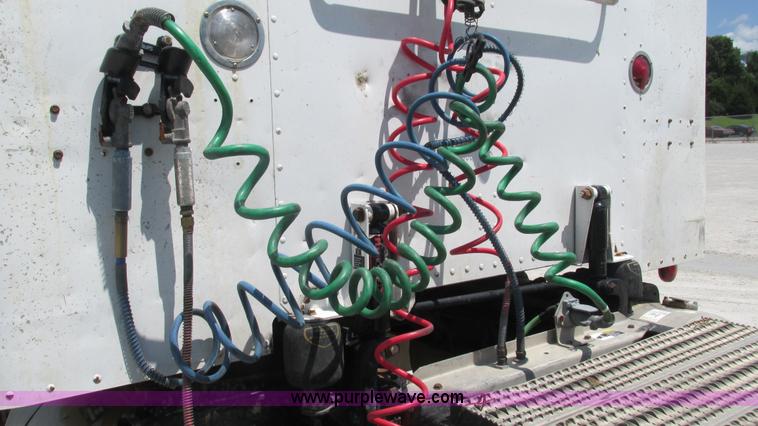 image for item J8549 1999 Peterbilt 377 semi truck