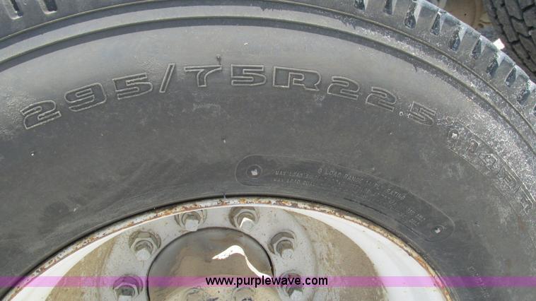 image for item J8549 1999 Peterbilt 377 semi truck