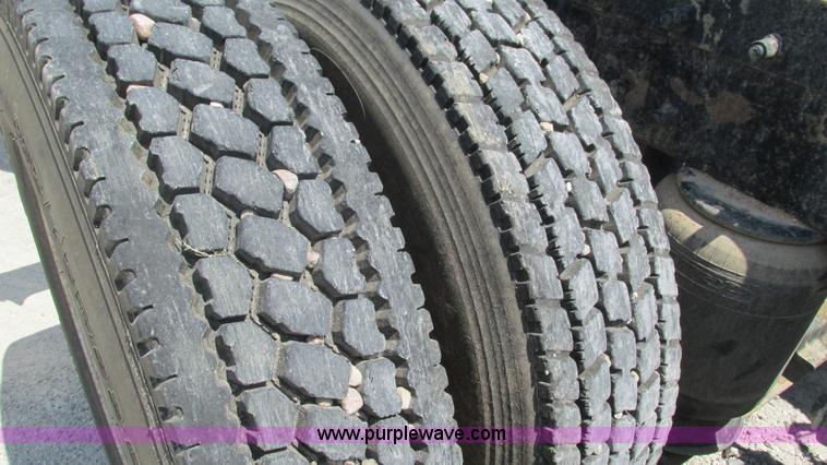 image for item J8549 1999 Peterbilt 377 semi truck