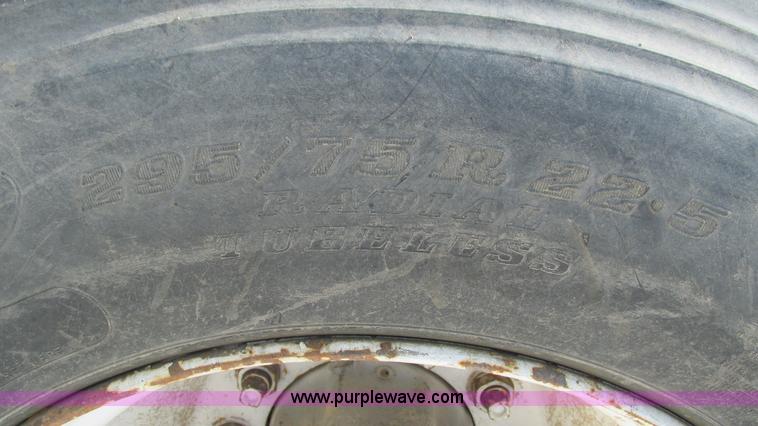 image for item J8549 1999 Peterbilt 377 semi truck