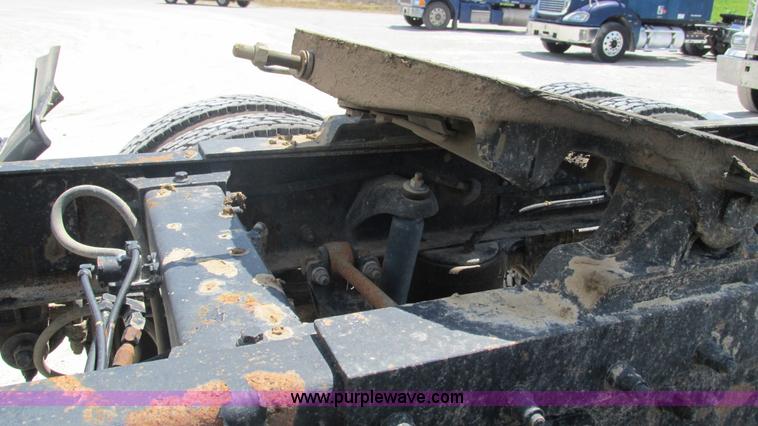 image for item J8549 1999 Peterbilt 377 semi truck