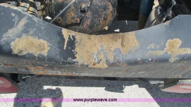 image for item J8549 1999 Peterbilt 377 semi truck