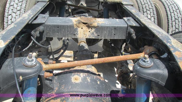 image for item J8549 1999 Peterbilt 377 semi truck