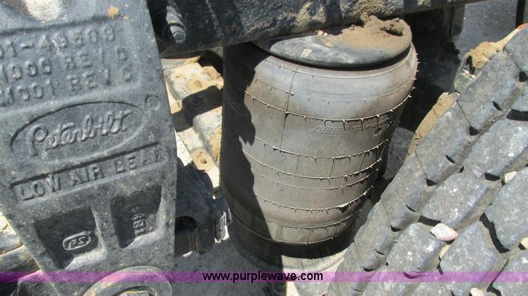 image for item J8549 1999 Peterbilt 377 semi truck